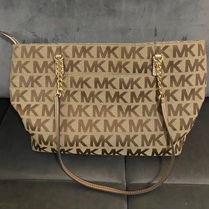 Michael Kors Jet Chain MK Signature